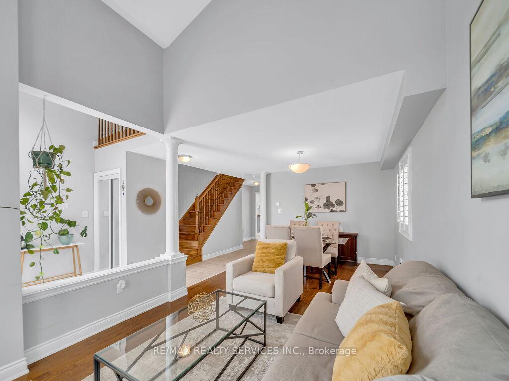 Photo 6 of 122 Dells Crescent, Brampton, Fletcher's Meadow — HOMEH