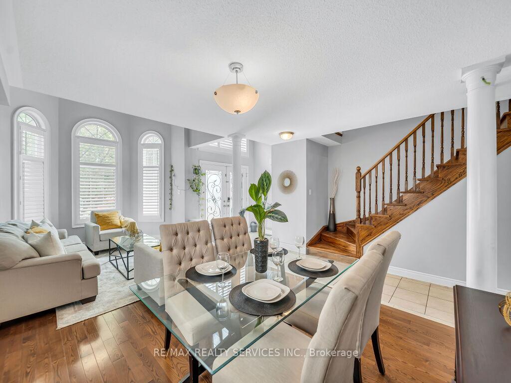 Photo 7 of 122 Dells Crescent, Brampton, Fletcher's Meadow — HOMEH