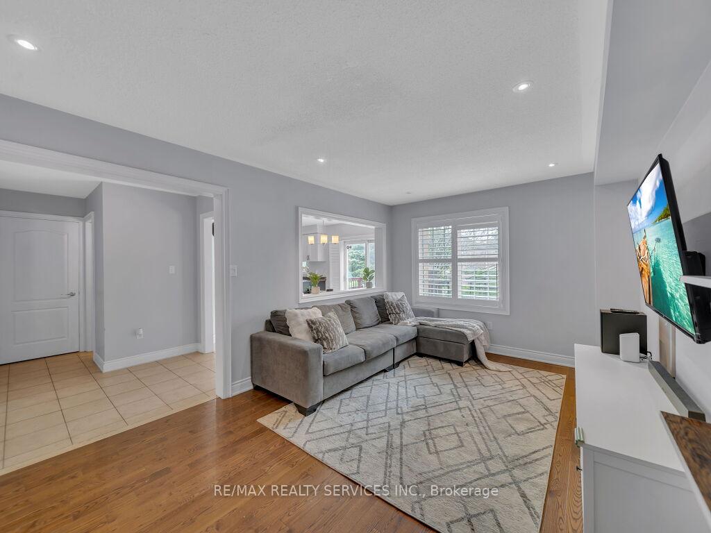 Photo 11 of 122 Dells Crescent, Brampton, Fletcher's Meadow — HOMEH