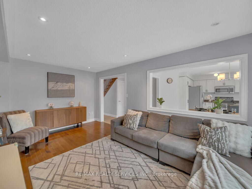 Photo 12 of 122 Dells Crescent, Brampton, Fletcher's Meadow — HOMEH