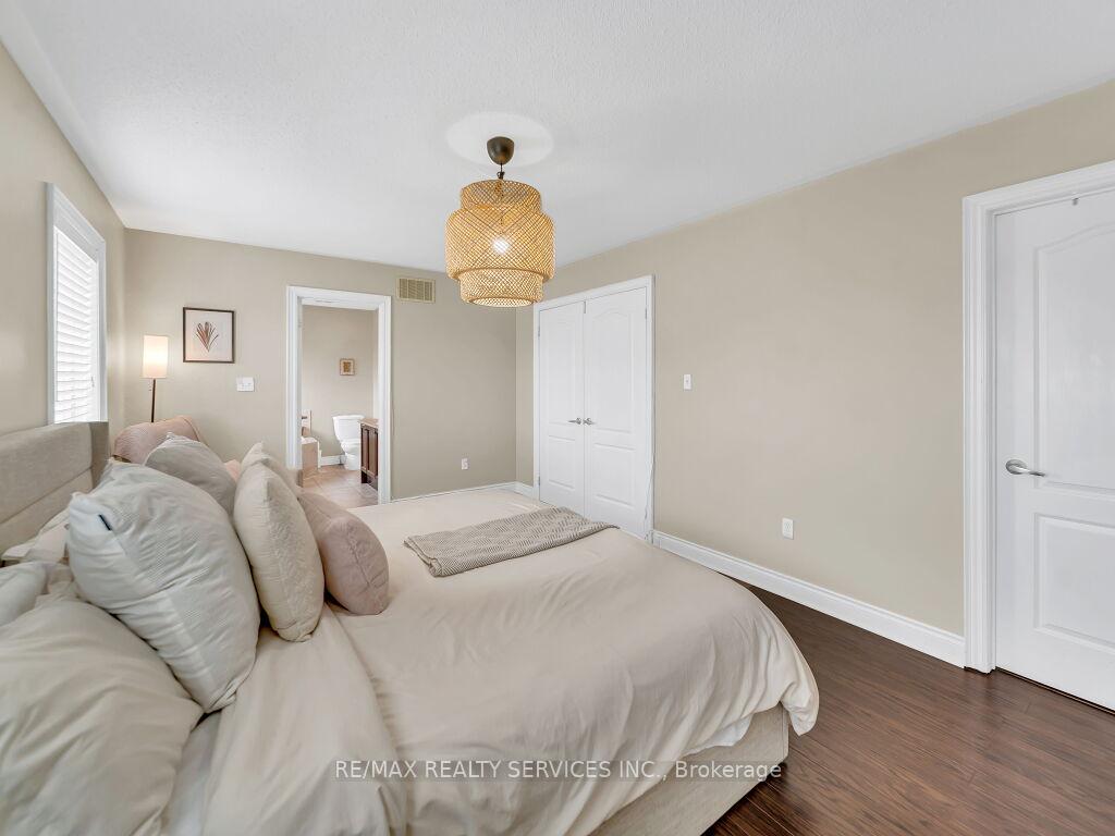 Photo 20 of 122 Dells Crescent, Brampton, Fletcher's Meadow — HOMEH