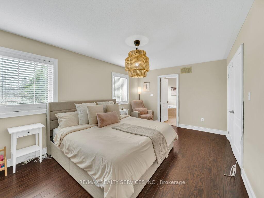 Photo 21 of 122 Dells Crescent, Brampton, Fletcher's Meadow — HOMEH