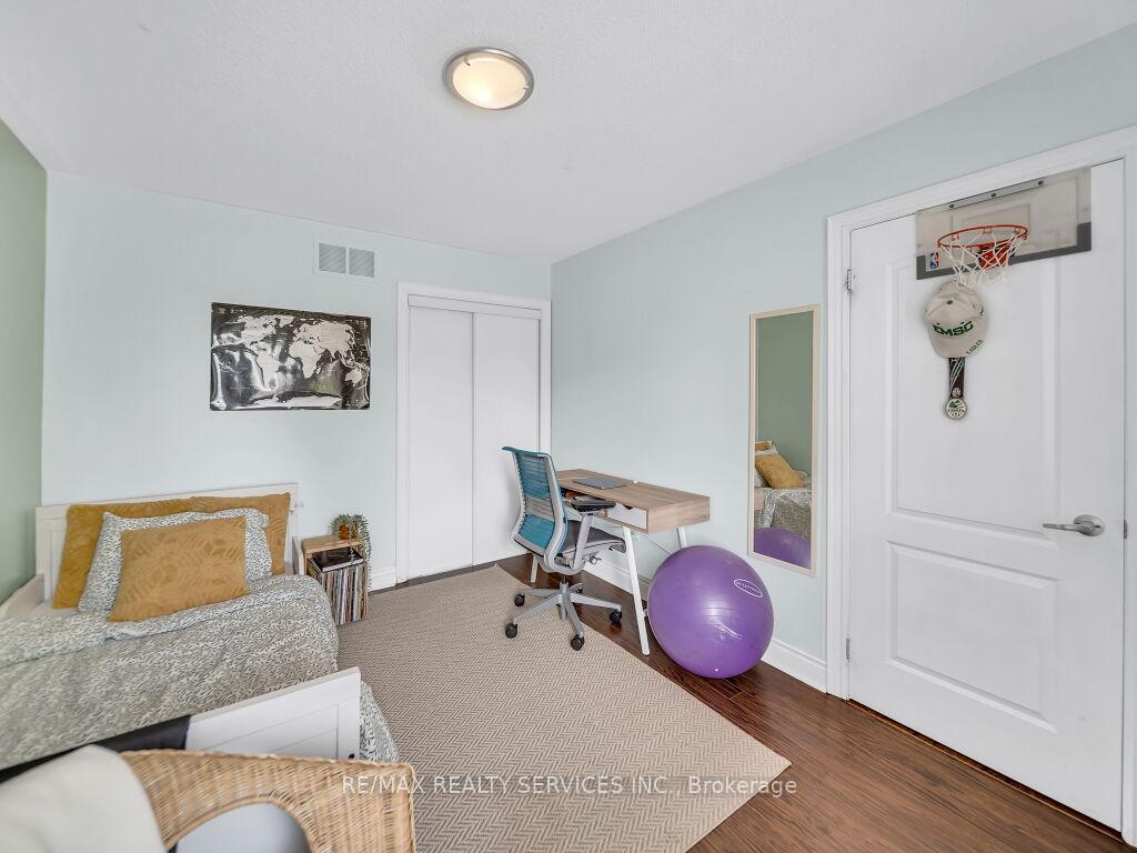 Photo 24 of 122 Dells Crescent, Brampton, Fletcher's Meadow — HOMEH