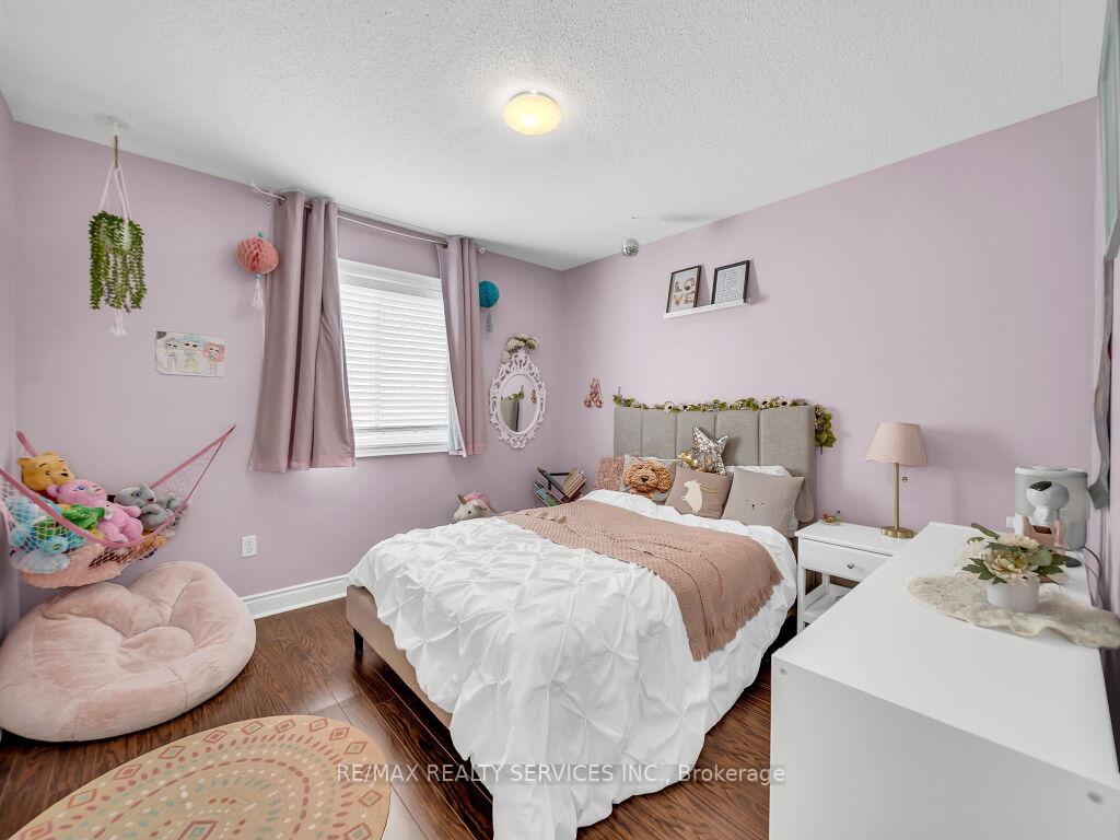 Photo 26 of 122 Dells Crescent, Brampton, Fletcher's Meadow — HOMEH