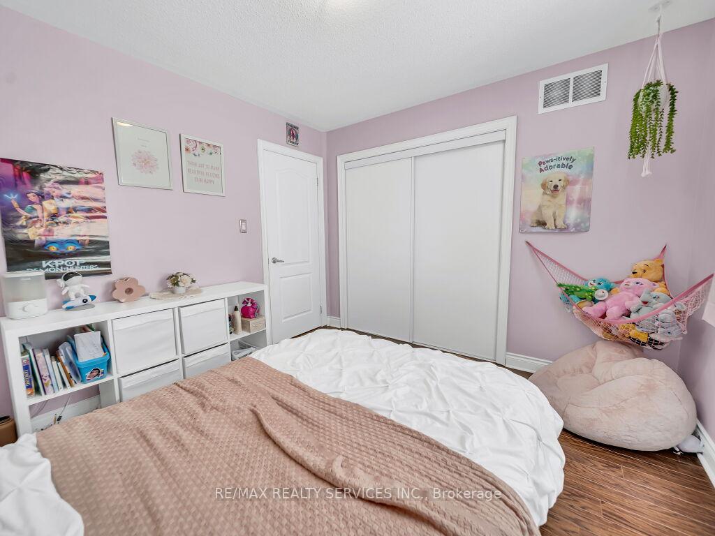 Photo 27 of 122 Dells Crescent, Brampton, Fletcher's Meadow — HOMEH
