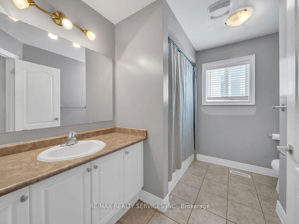 Photo 28 of 122 Dells Crescent, Brampton, Fletcher's Meadow — HOMEH