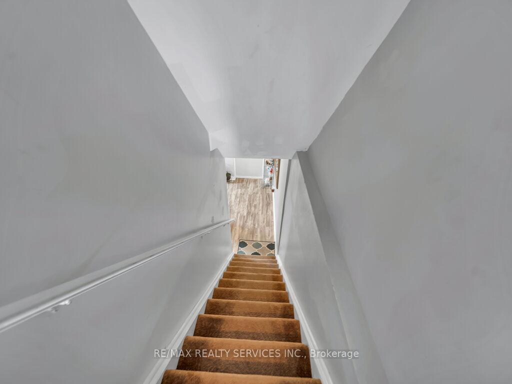 Photo 29 of 122 Dells Crescent, Brampton, Fletcher's Meadow — HOMEH