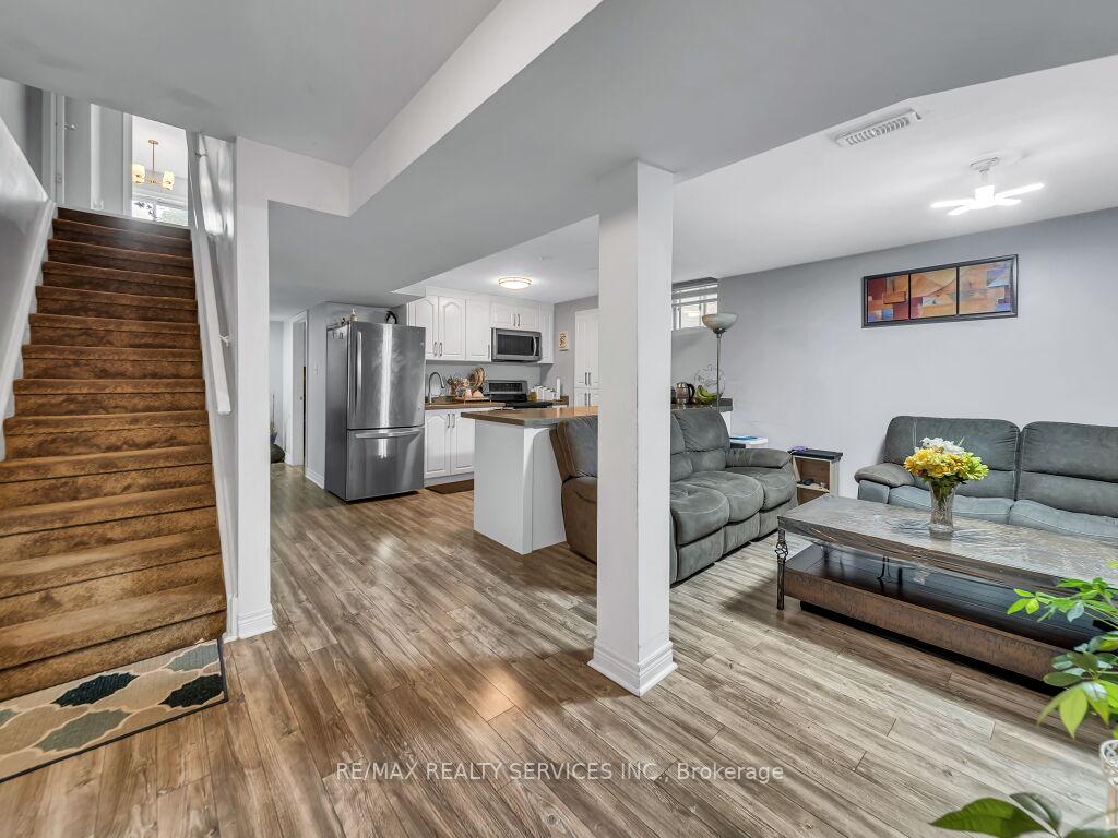 Photo 30 of 122 Dells Crescent, Brampton, Fletcher's Meadow — HOMEH