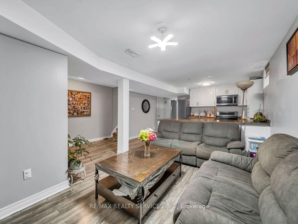 Photo 31 of 122 Dells Crescent, Brampton, Fletcher's Meadow — HOMEH