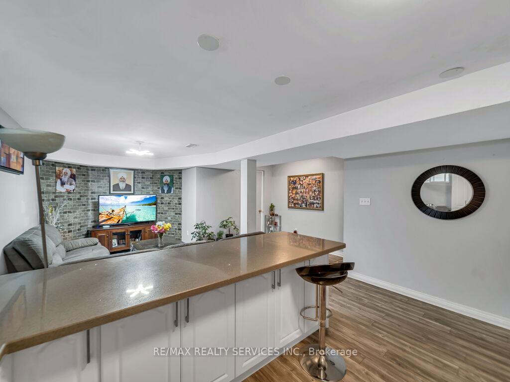 Photo 33 of 122 Dells Crescent, Brampton, Fletcher's Meadow — HOMEH