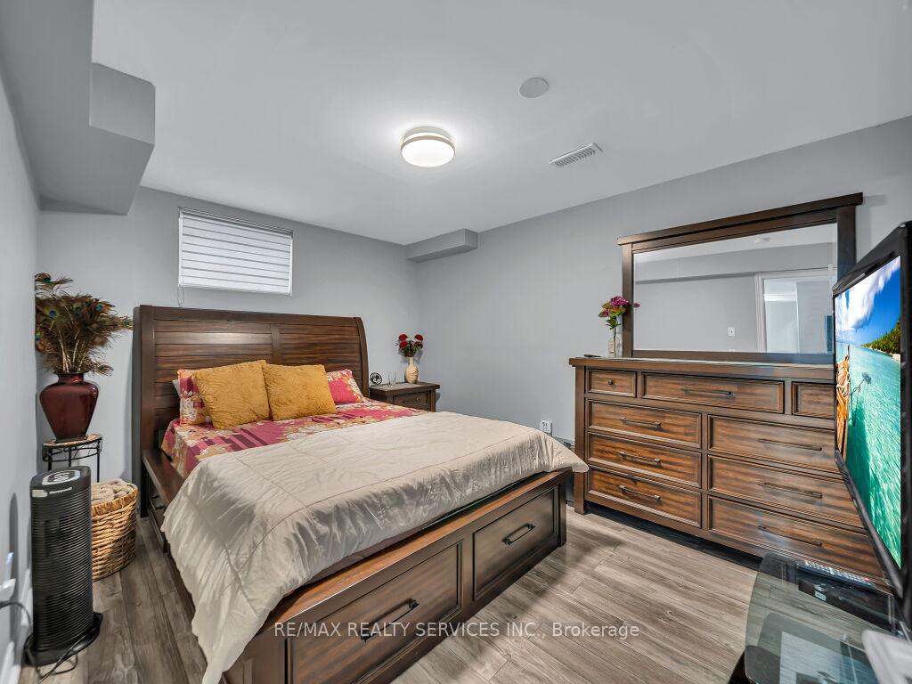 Photo 37 of 122 Dells Crescent, Brampton, Fletcher's Meadow — HOMEH