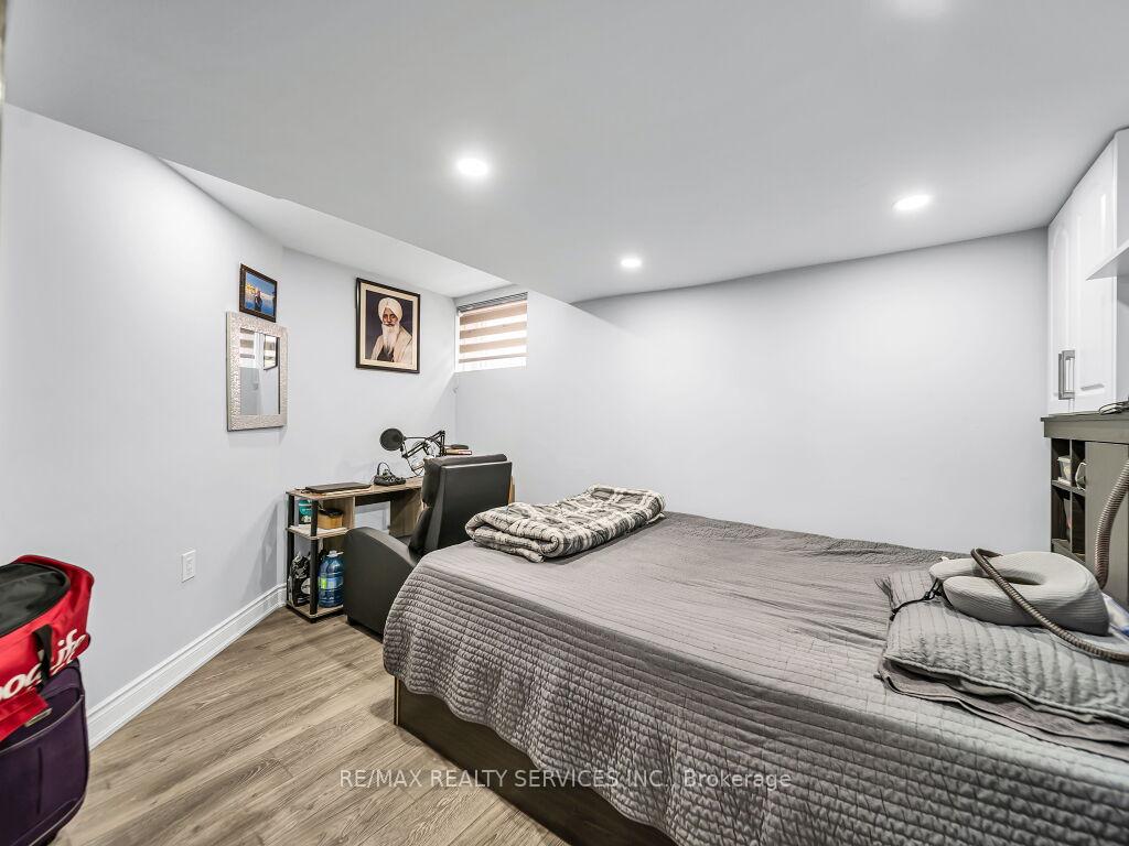 Photo 39 of 122 Dells Crescent, Brampton, Fletcher's Meadow — HOMEH