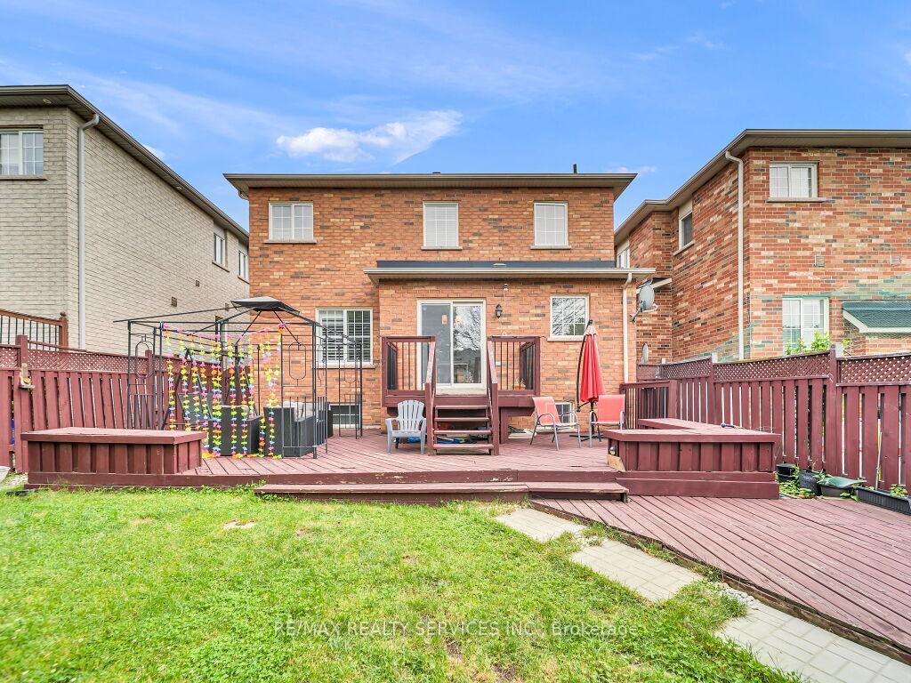 Photo 44 of 122 Dells Crescent, Brampton, Fletcher's Meadow — HOMEH