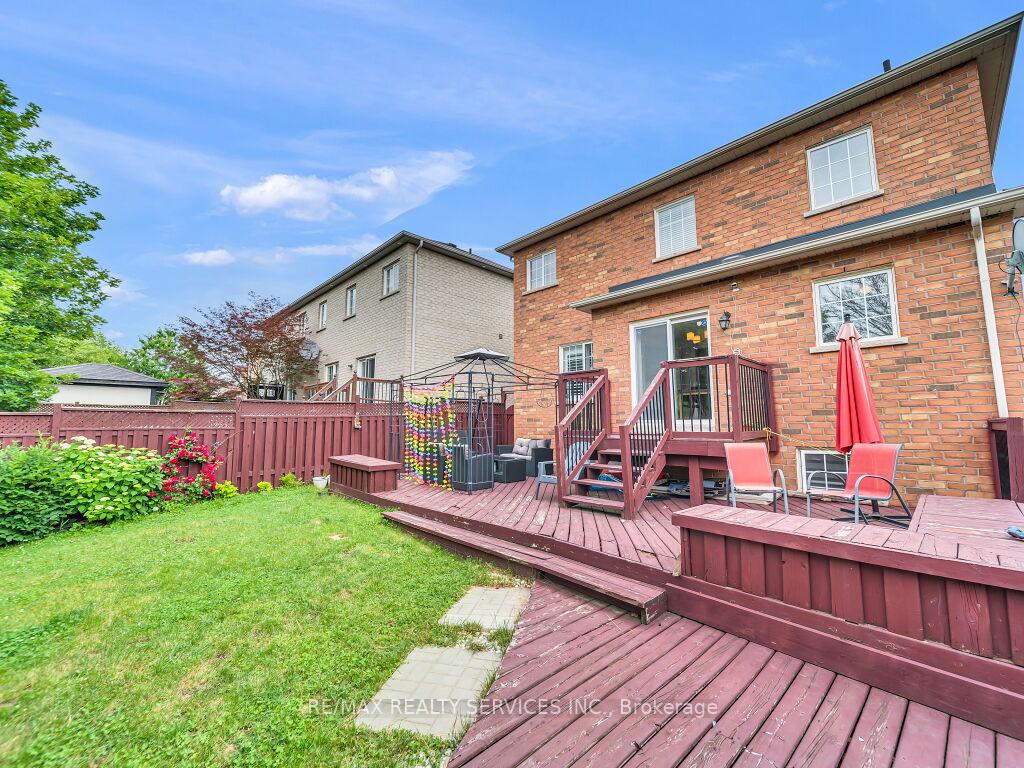 Photo 45 of 122 Dells Crescent, Brampton, Fletcher's Meadow — HOMEH