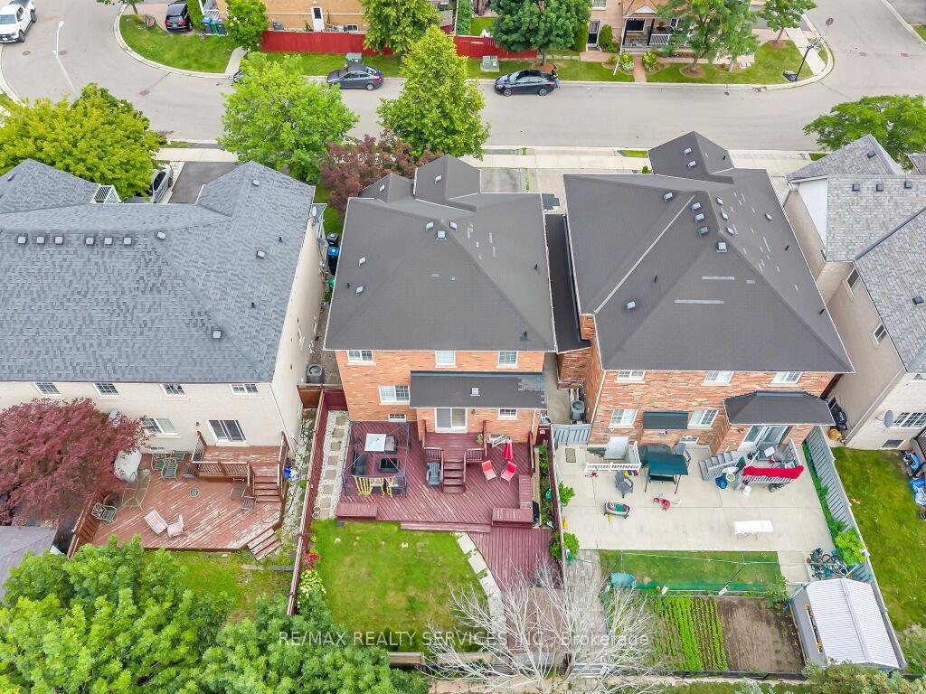 Photo 46 of 122 Dells Crescent, Brampton, Fletcher's Meadow — HOMEH