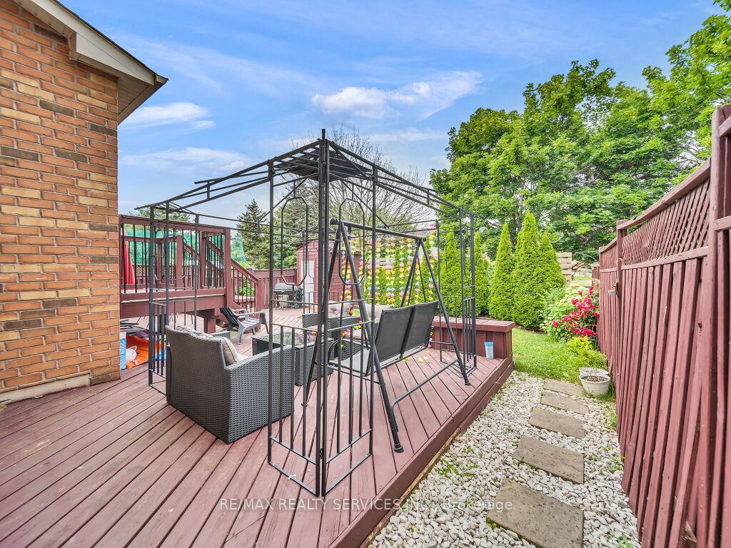 Photo 47 of 122 Dells Crescent, Brampton, Fletcher's Meadow — HOMEH