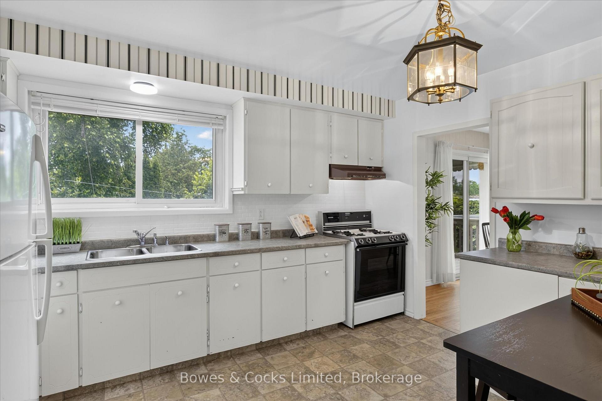 Photo 14 of 1228 Bathurst Street, Peterborough, Northcrest Ward 5 — HOMEH