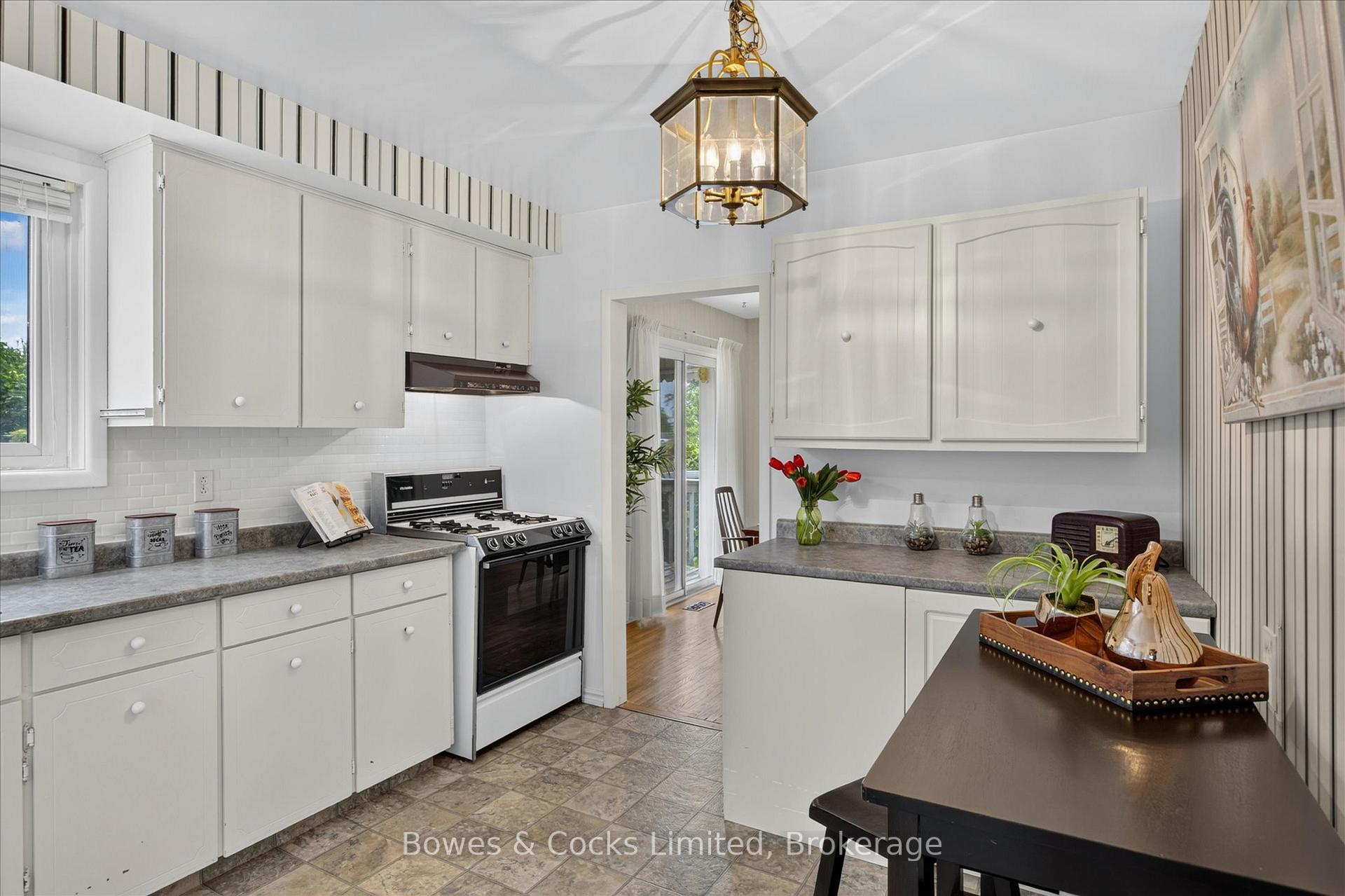 Photo 15 of 1228 Bathurst Street, Peterborough, Northcrest Ward 5 — HOMEH