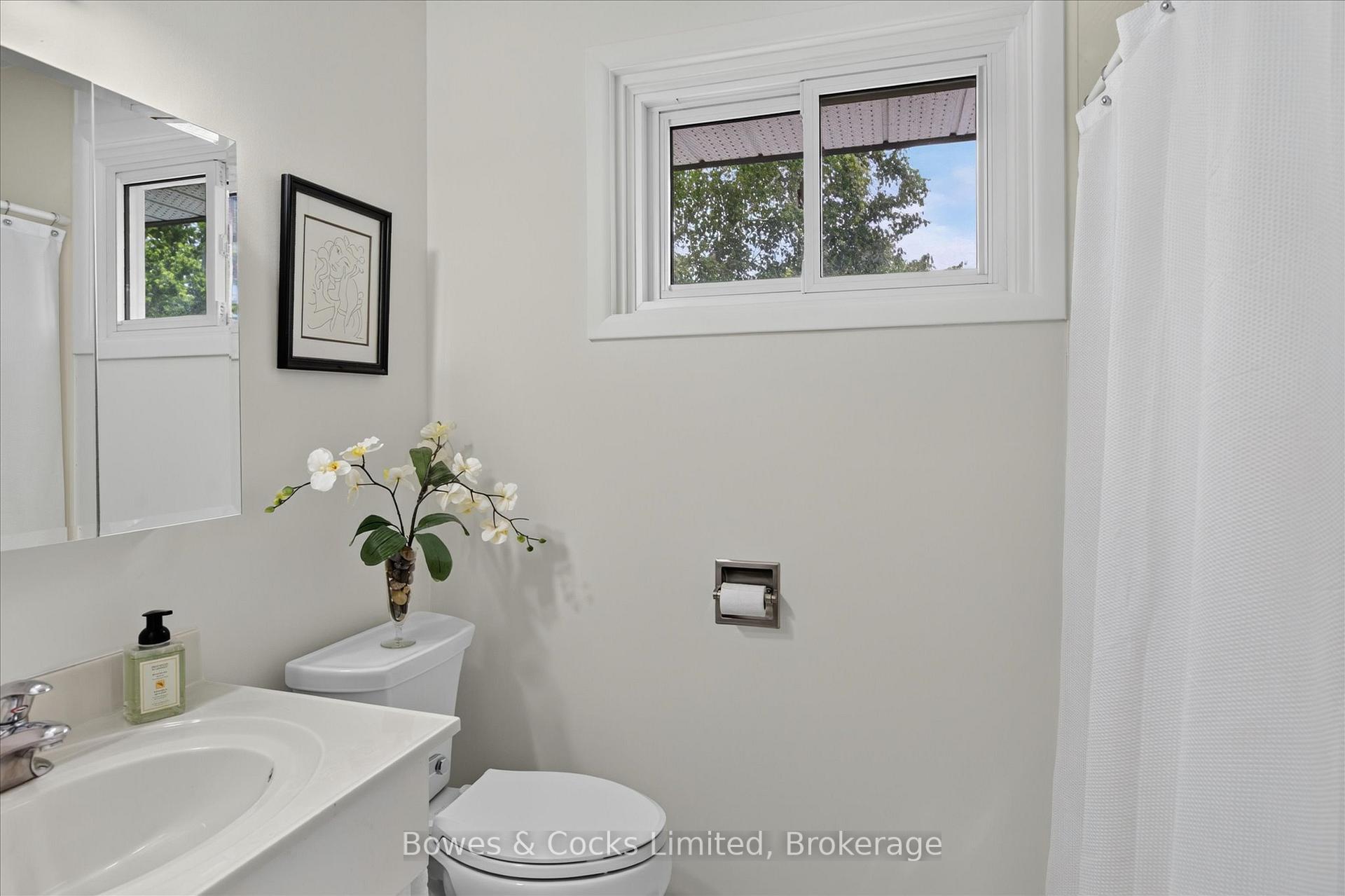 Photo 23 of 1228 Bathurst Street, Peterborough, Northcrest Ward 5 — HOMEH