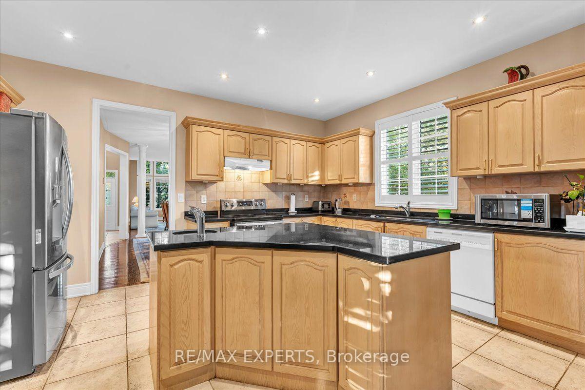 Photo 9 of 110 Velmar Drive, Vaughan, East Woodbridge — HOMEH