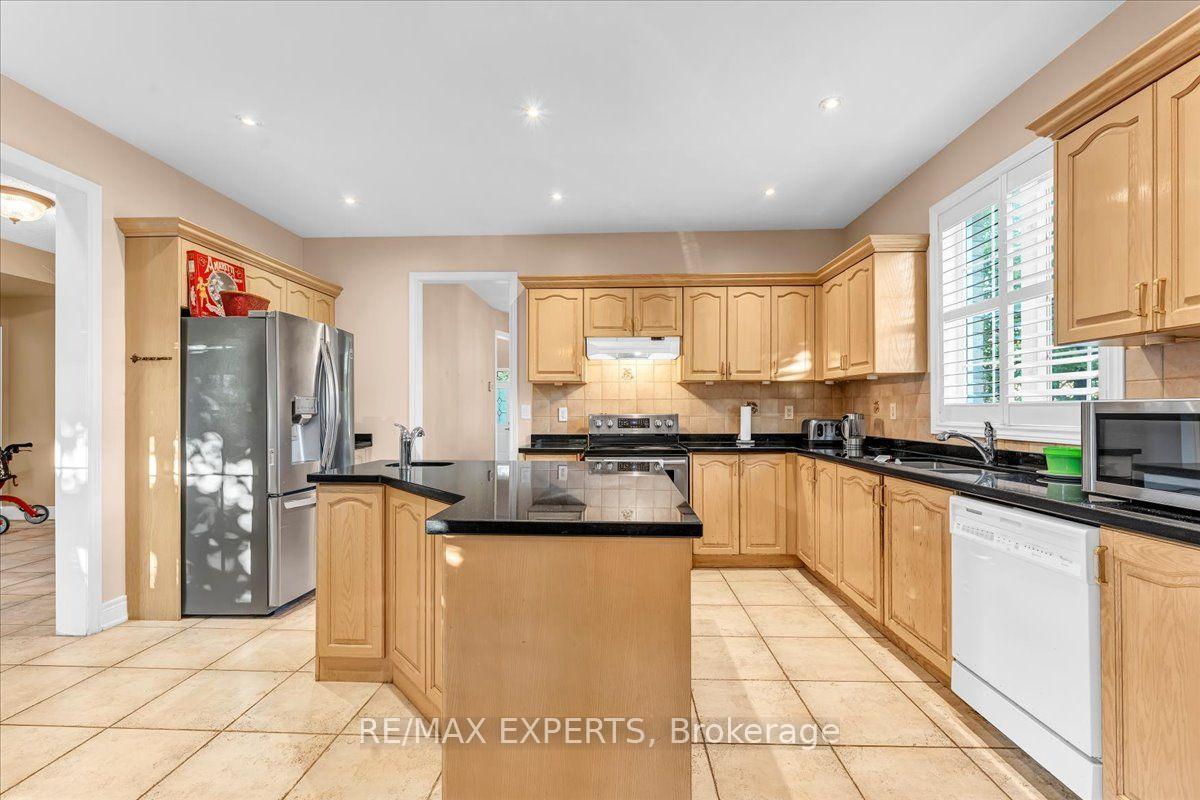 Photo 10 of 110 Velmar Drive, Vaughan, East Woodbridge — HOMEH