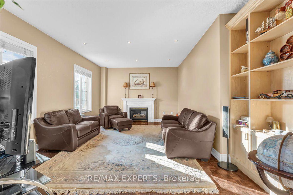 Photo 14 of 110 Velmar Drive, Vaughan, East Woodbridge — HOMEH