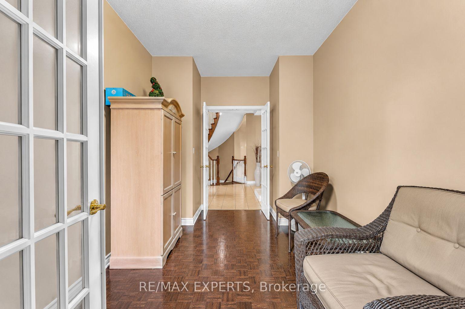 Photo 16 of 110 Velmar Drive, Vaughan, East Woodbridge — HOMEH