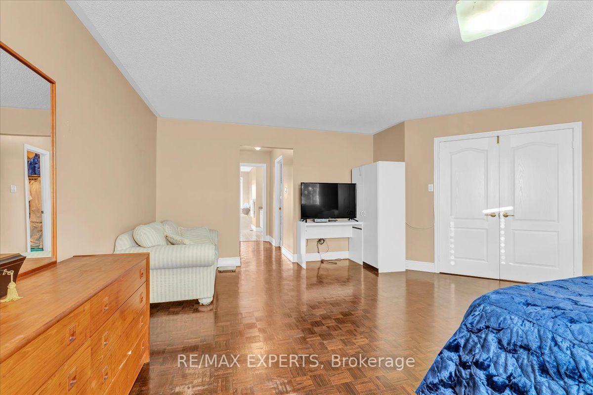 Photo 21 of 110 Velmar Drive, Vaughan, East Woodbridge — HOMEH