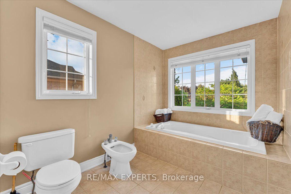 Photo 23 of 110 Velmar Drive, Vaughan, East Woodbridge — HOMEH