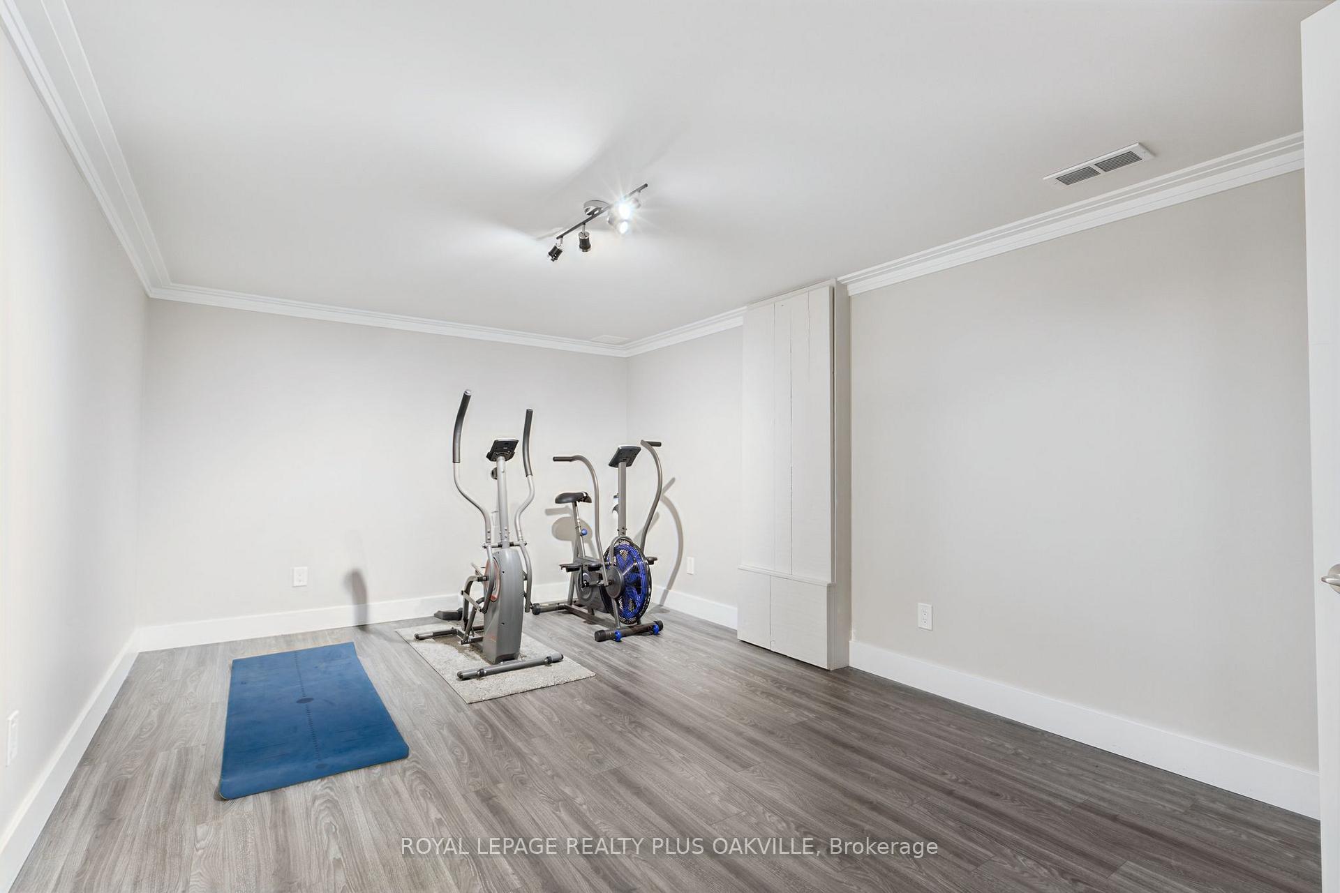 Photo 32 of 340 Clarendon Drive, Hamilton, Ancaster — HOMEH