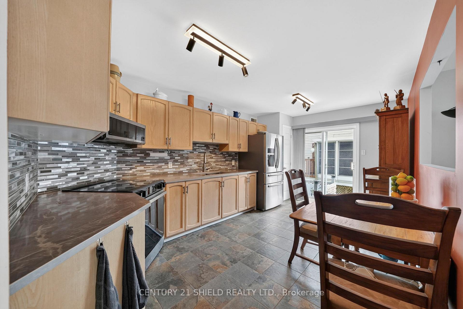 Photo 11 of 27 Wellington Street E, Cornwall, Cornwall — HOMEH