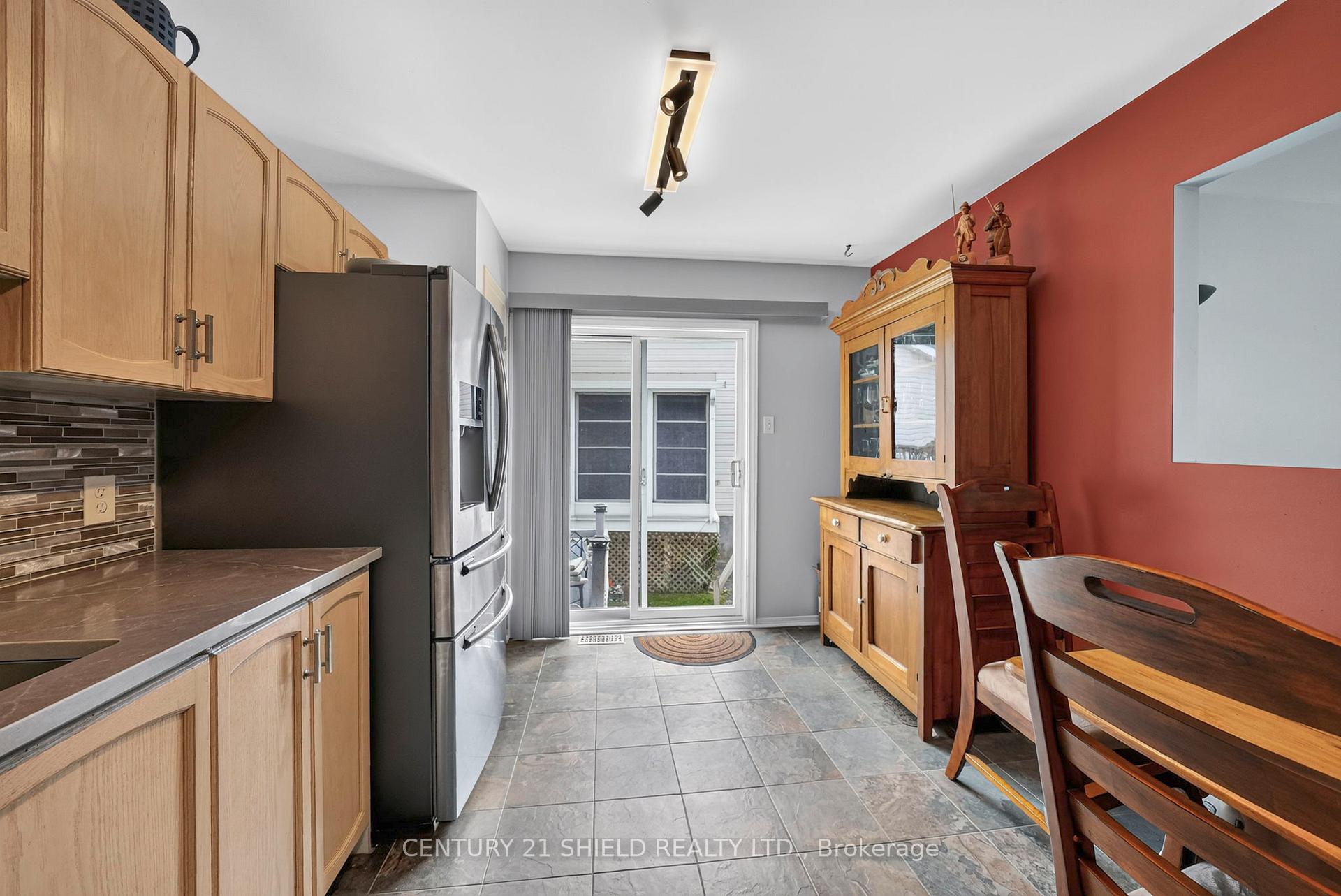 Photo 12 of 27 Wellington Street E, Cornwall, Cornwall — HOMEH