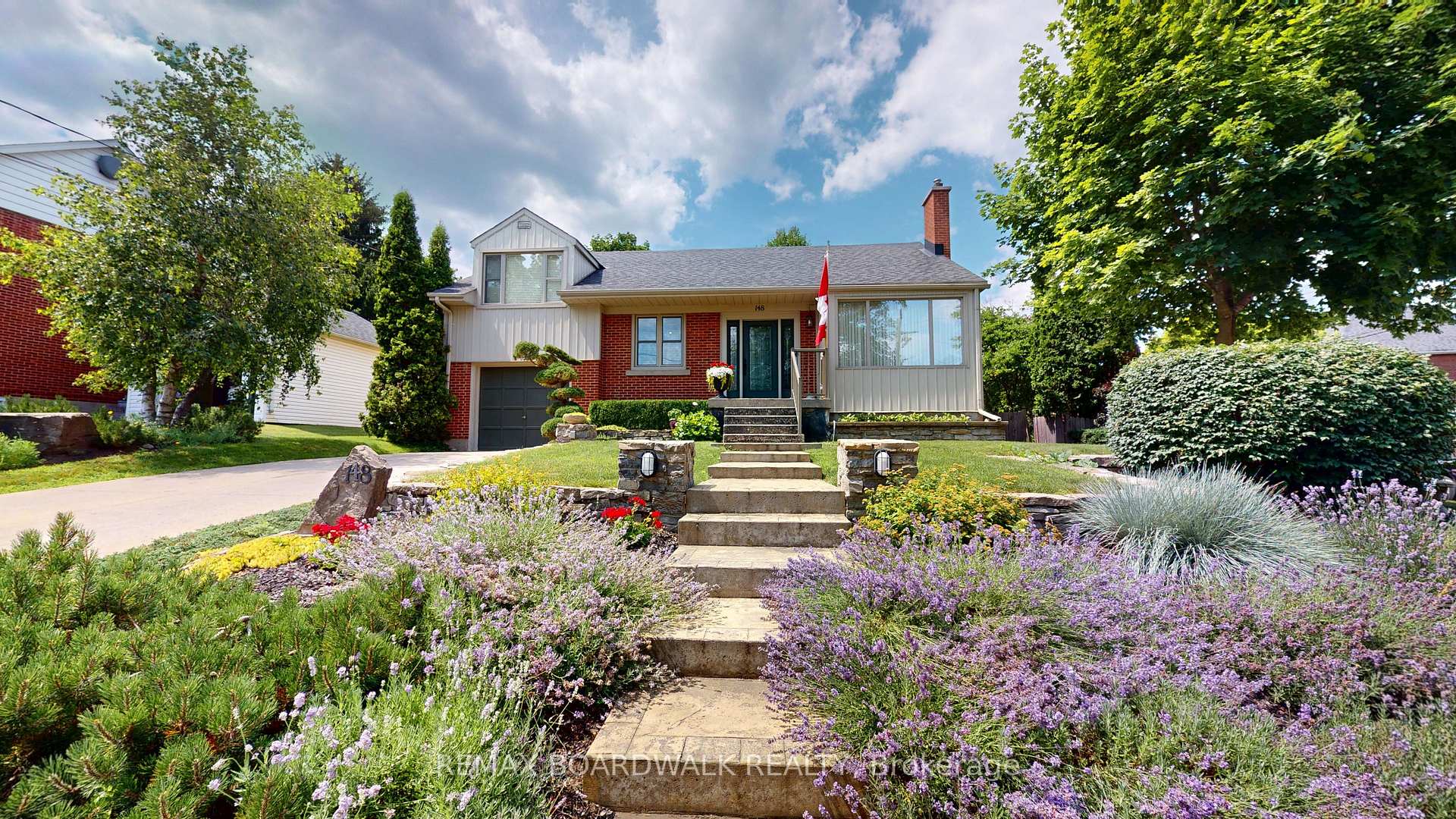 Photo of 148 James Street E