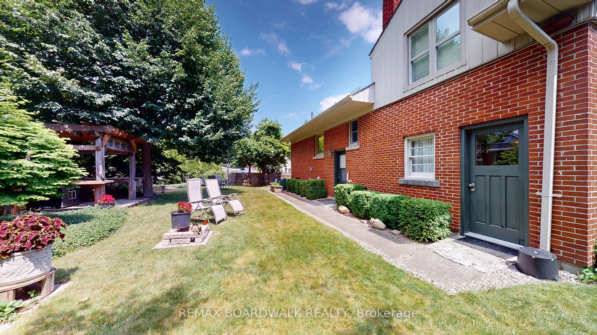 Photo 2 of 148 James Street E, Brockville, Brockville — HOMEH
