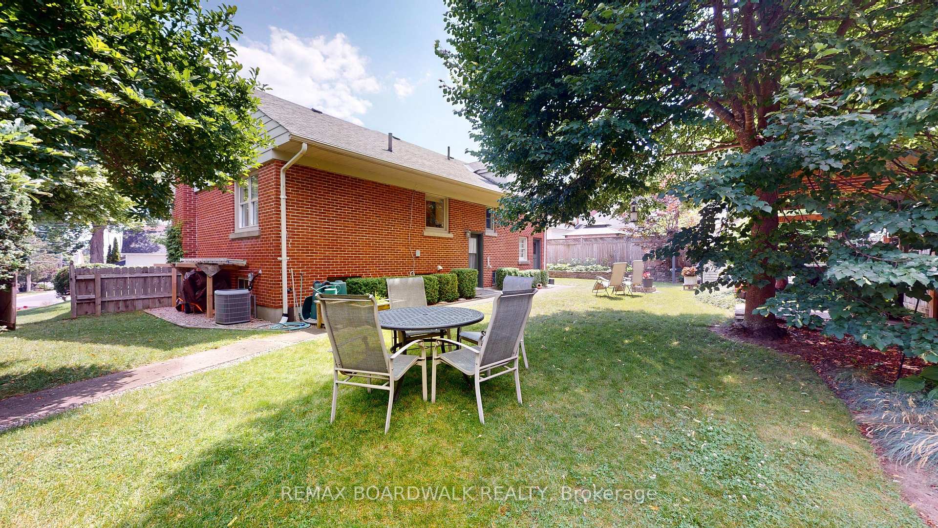 Photo 3 of 148 James Street E, Brockville, Brockville — HOMEH