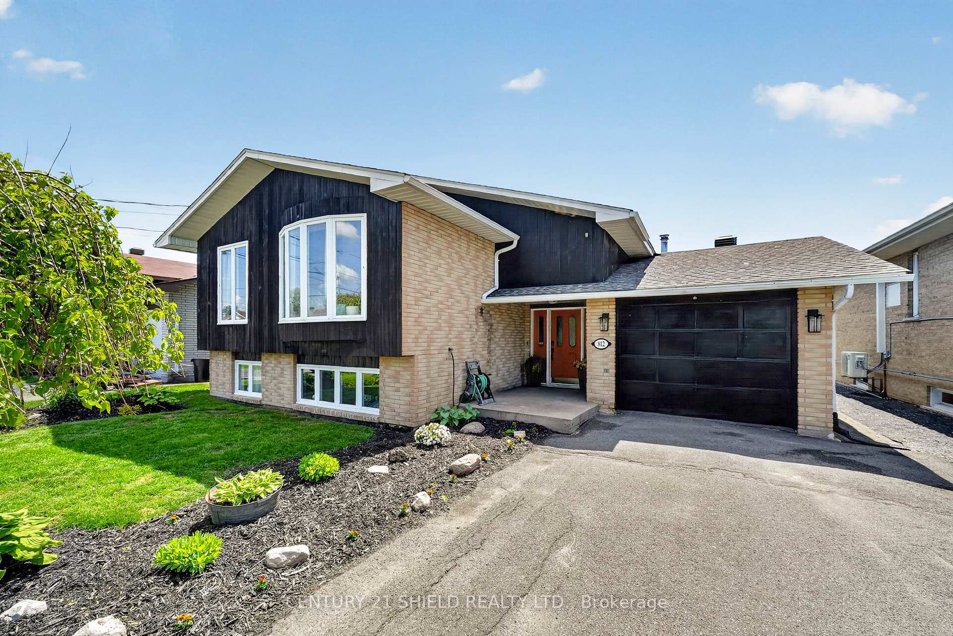 Photo 1 of 812 Briarhill Avenue, Cornwall, Cornwall — HOMEH