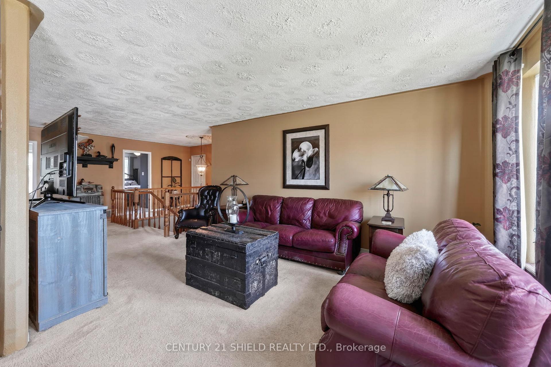 Photo 5 of 812 Briarhill Avenue, Cornwall, Cornwall — HOMEH