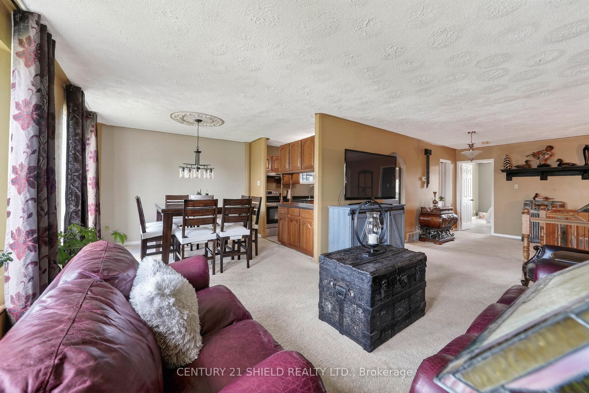 Photo 6 of 812 Briarhill Avenue, Cornwall, Cornwall — HOMEH