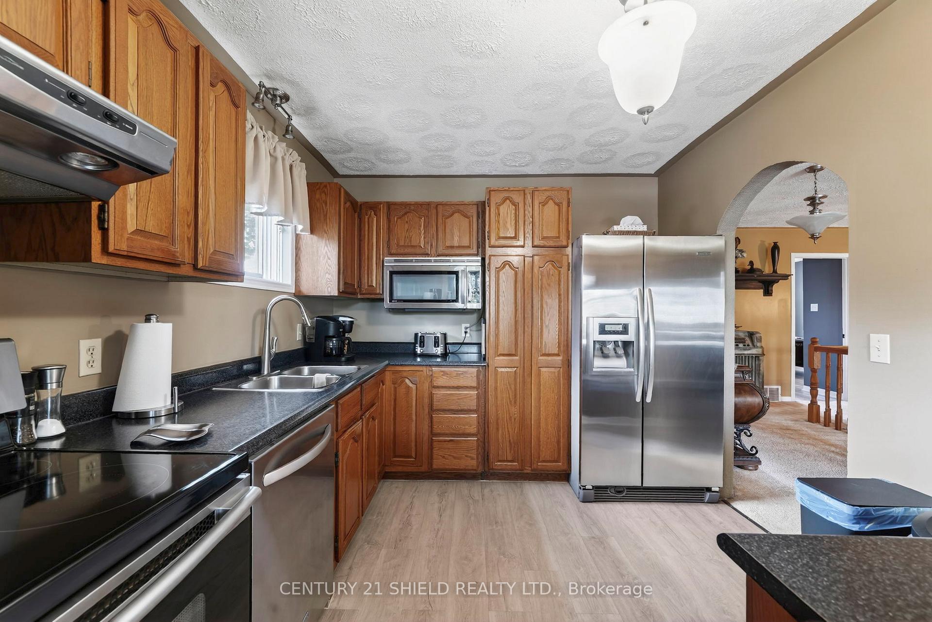 Photo 9 of 812 Briarhill Avenue, Cornwall, Cornwall — HOMEH