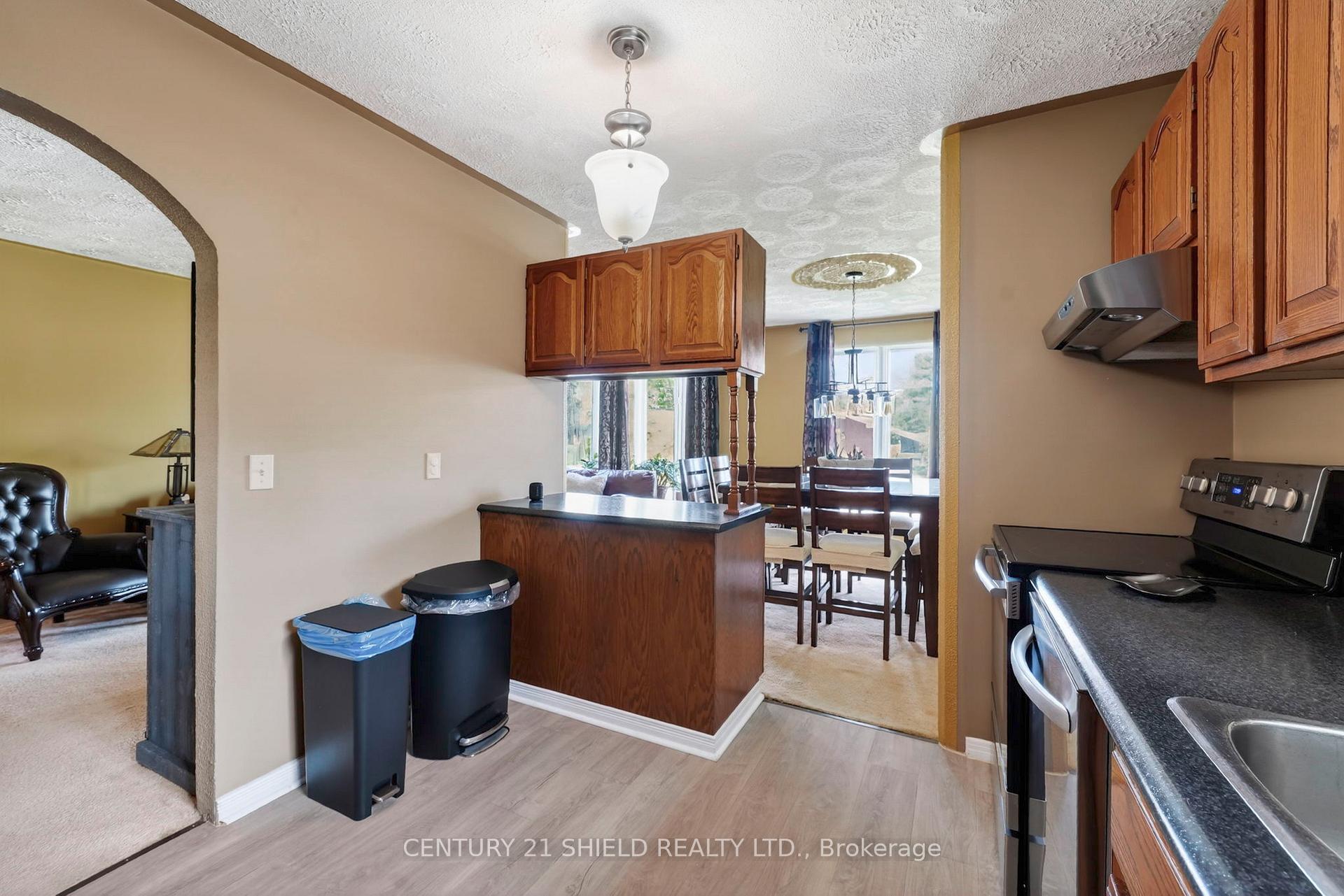 Photo 11 of 812 Briarhill Avenue, Cornwall, Cornwall — HOMEH