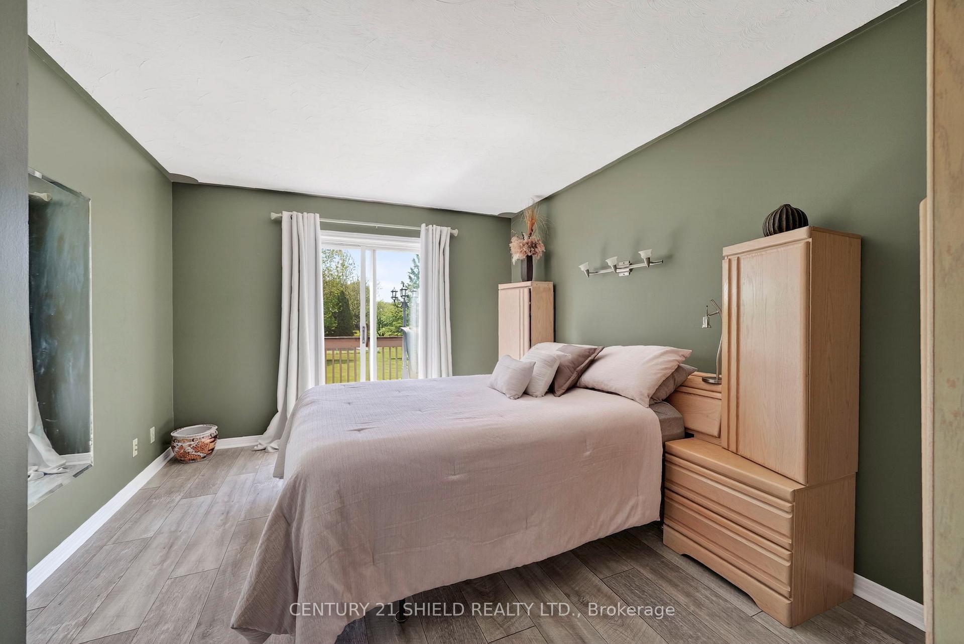 Photo 13 of 812 Briarhill Avenue, Cornwall, Cornwall — HOMEH