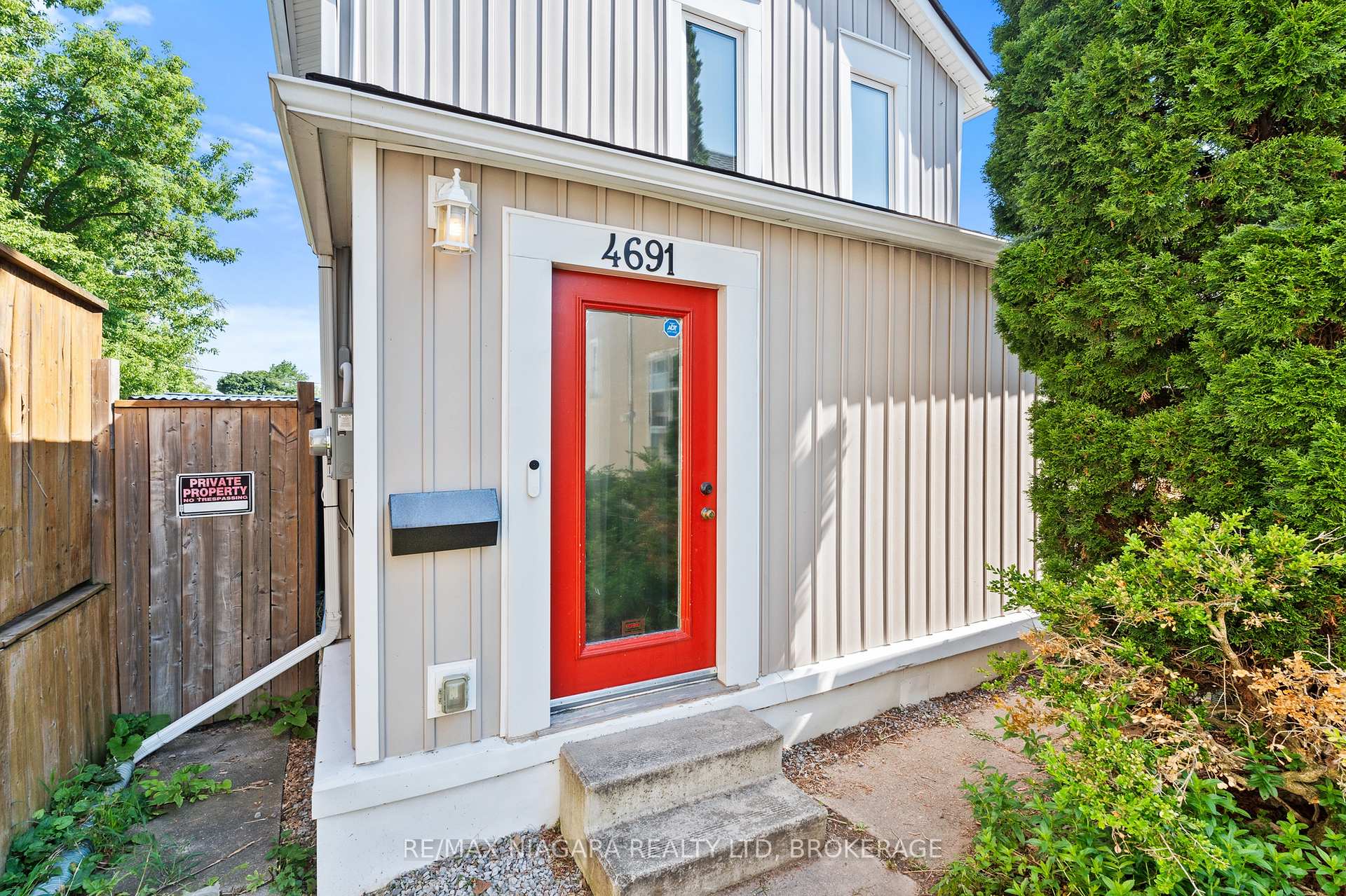 Photo 4 of 4691 Morrison Street, Niagara Falls, Downtown — HOMEH