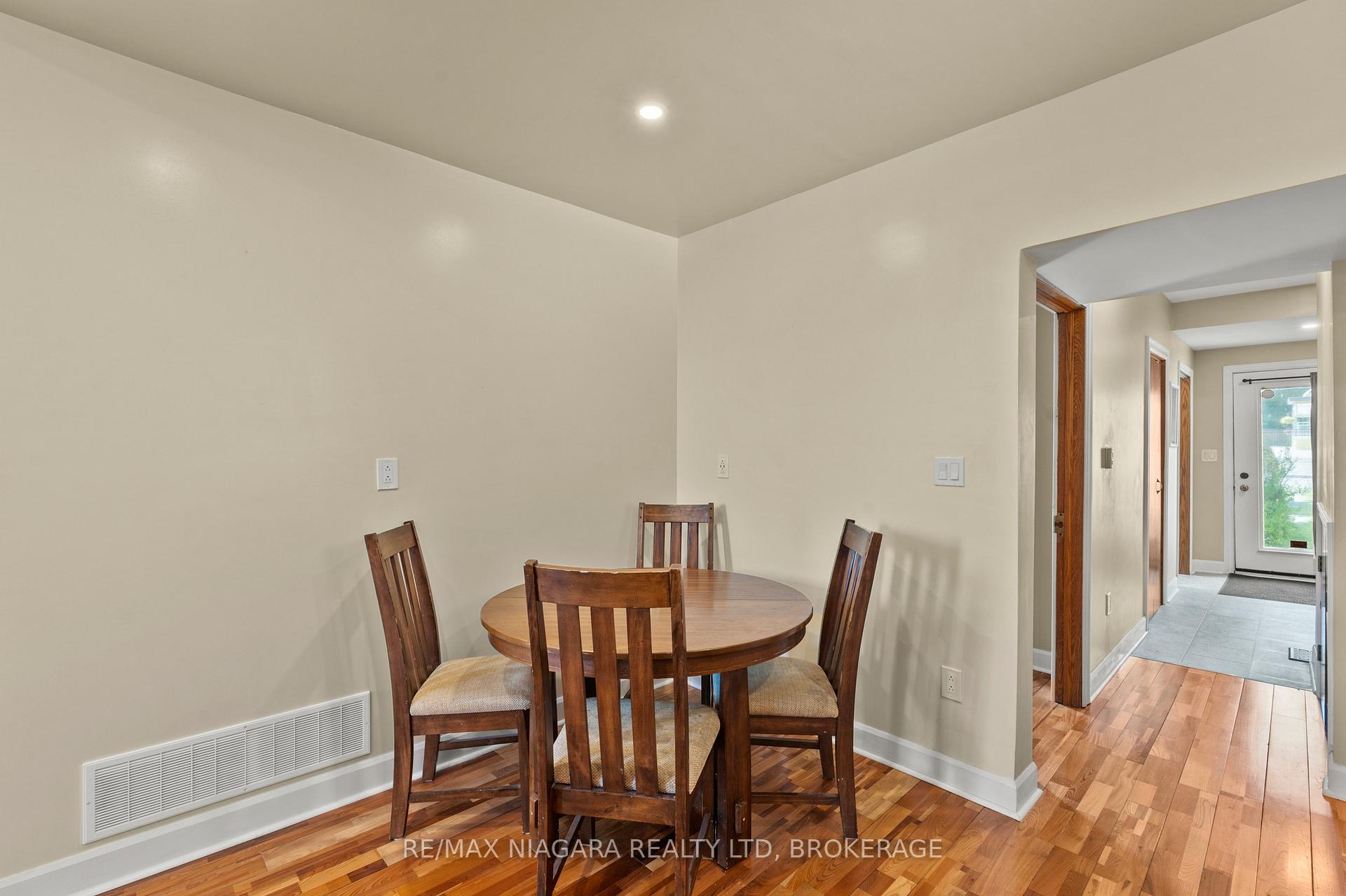 Photo 7 of 4691 Morrison Street, Niagara Falls, Downtown — HOMEH