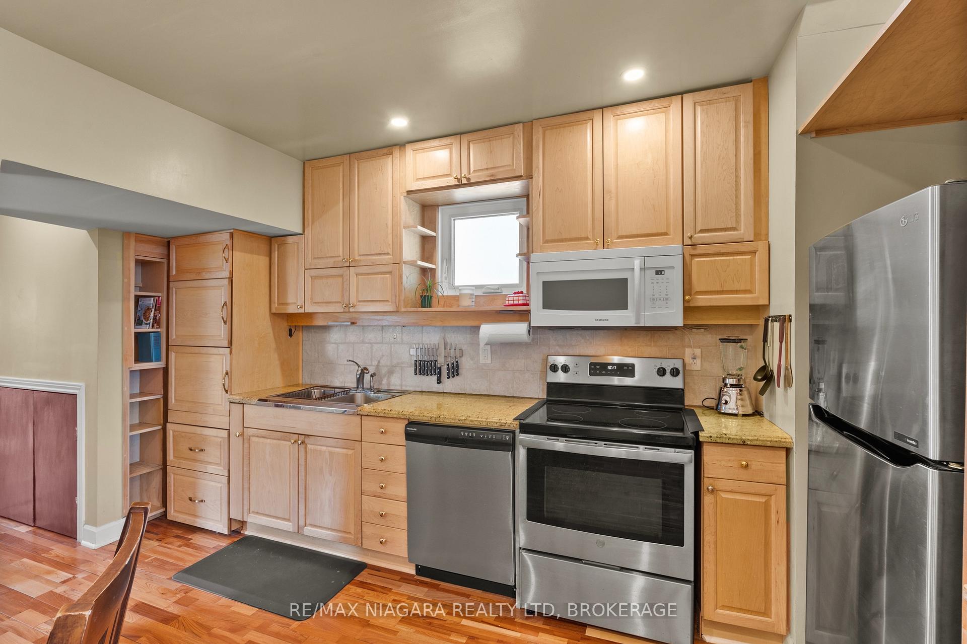 Photo 10 of 4691 Morrison Street, Niagara Falls, Downtown — HOMEH
