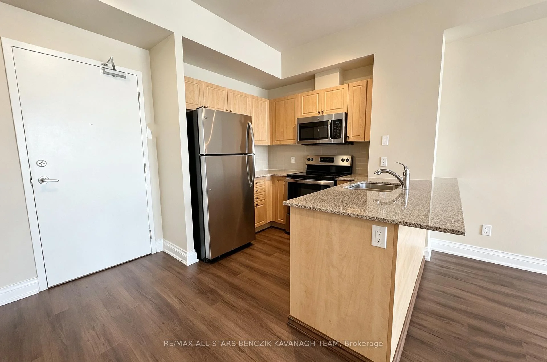 Photo 5 of Unit 233, 68 Main Street N, Markham, Old Markham Village — HOMEH