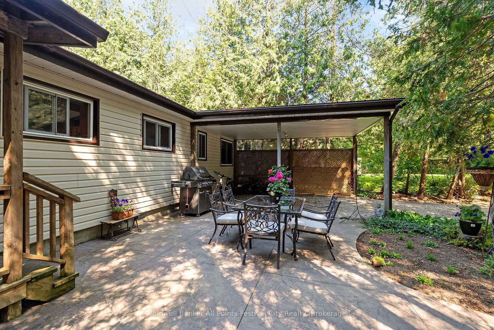 Photo 9 of 149 Huron Road W, Huron-Kinloss — HOMEH