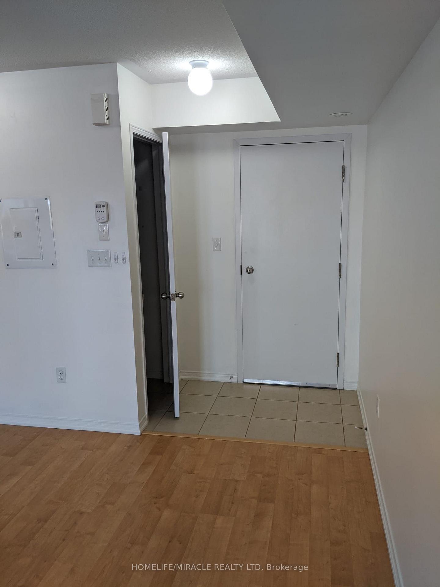 Photo 4 of Unit 23, 2508 Post Road, Oakville, River Oaks — HOMEH