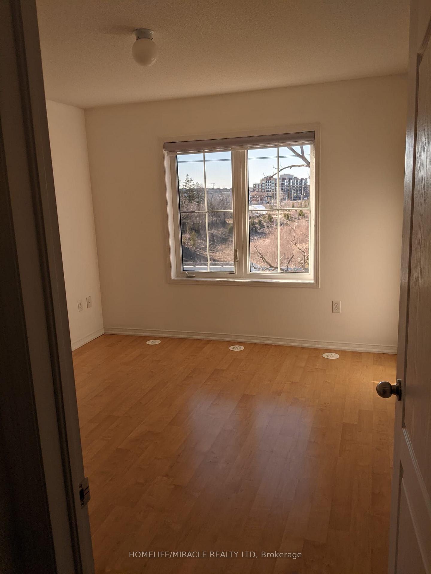 Photo 13 of Unit 23, 2508 Post Road, Oakville, River Oaks — HOMEH