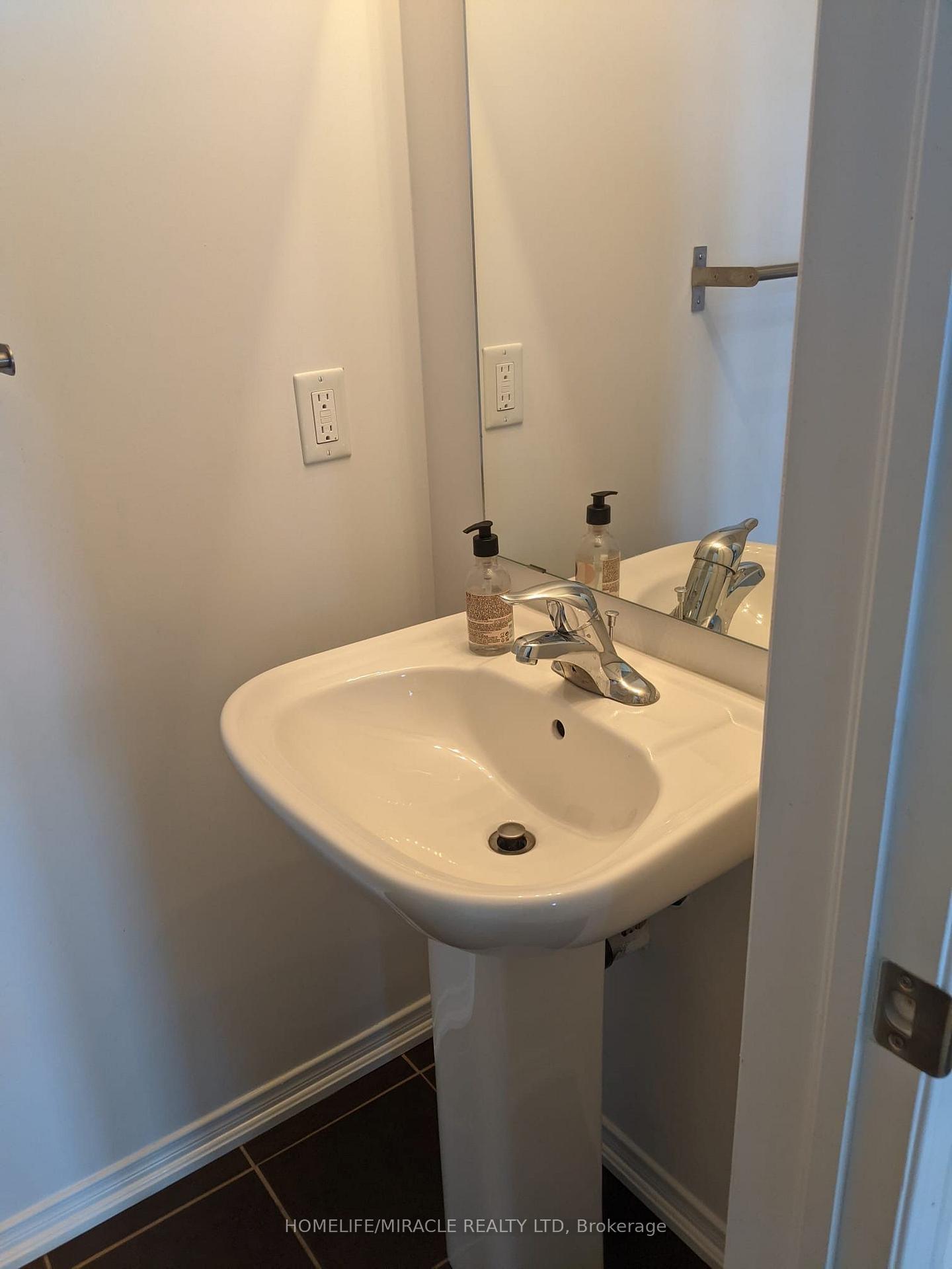 Photo 16 of Unit 23, 2508 Post Road, Oakville, River Oaks — HOMEH
