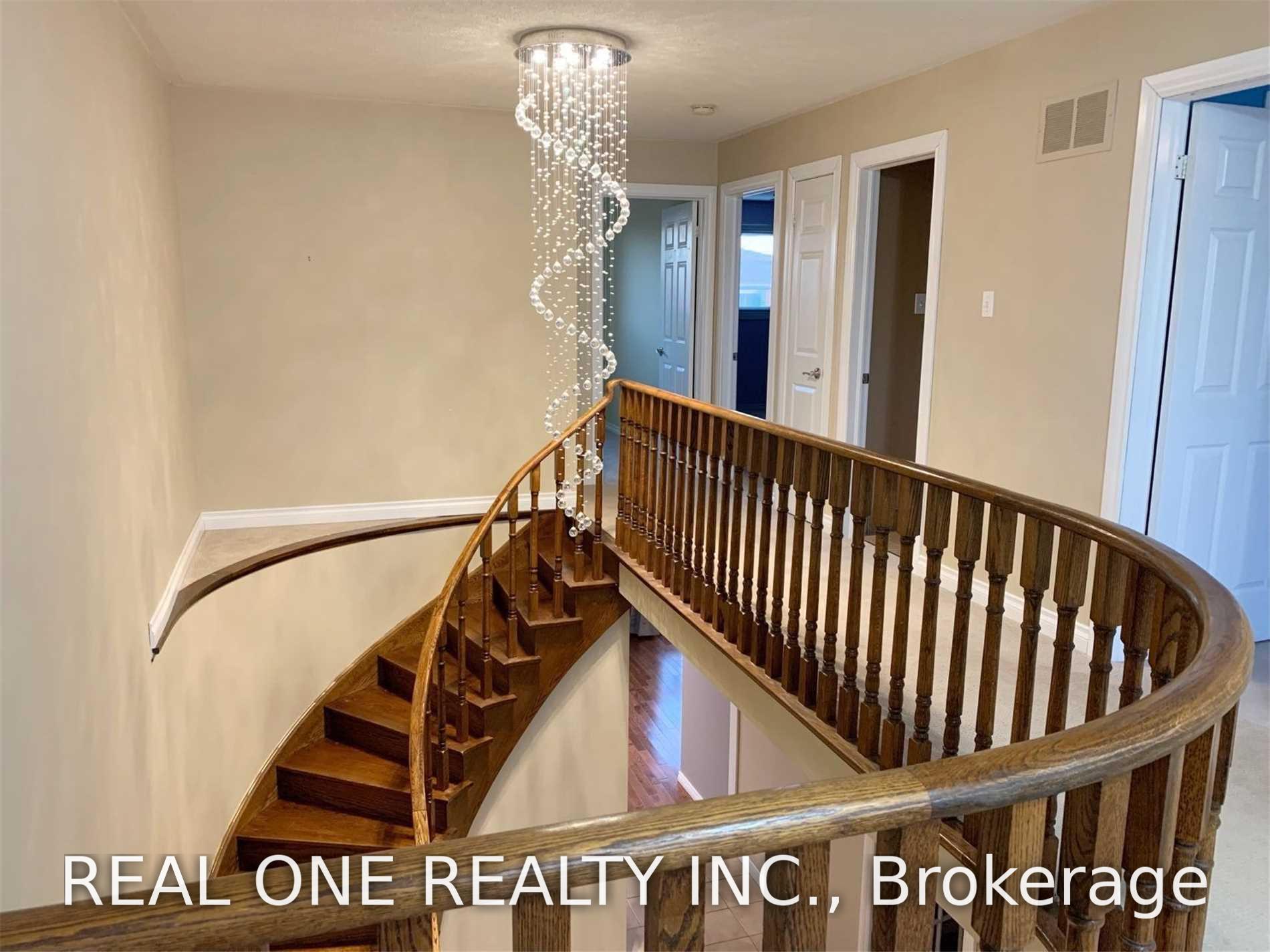 Photo 2 of 1520 Greenridge Circle, Oakville, Glen Abbey — HOMEH